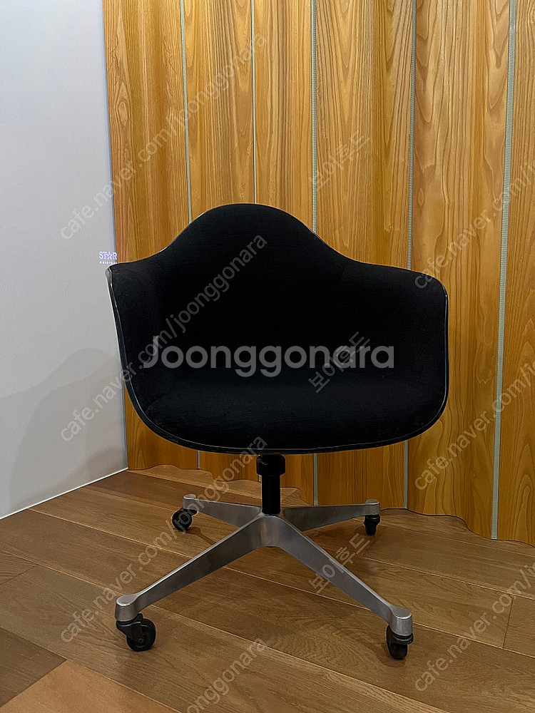 허먼밀러 Herman Miller 임스체어 (패브릭)--0