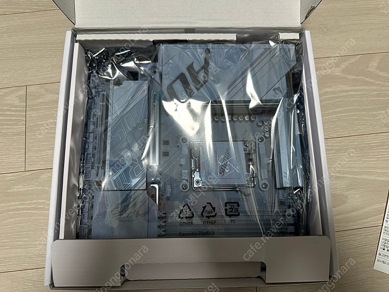 GIGABYTE B850M AROUS ELITE WIFI6E ICE AMD 메인보드 판매(새제품 급)--1