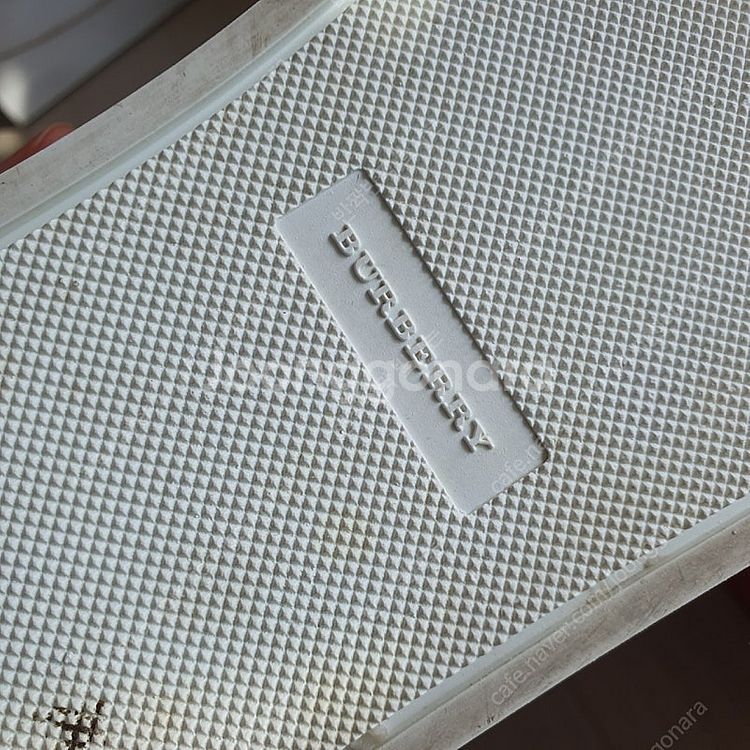버버리 레인보우 스니커즈 EUR 44--6