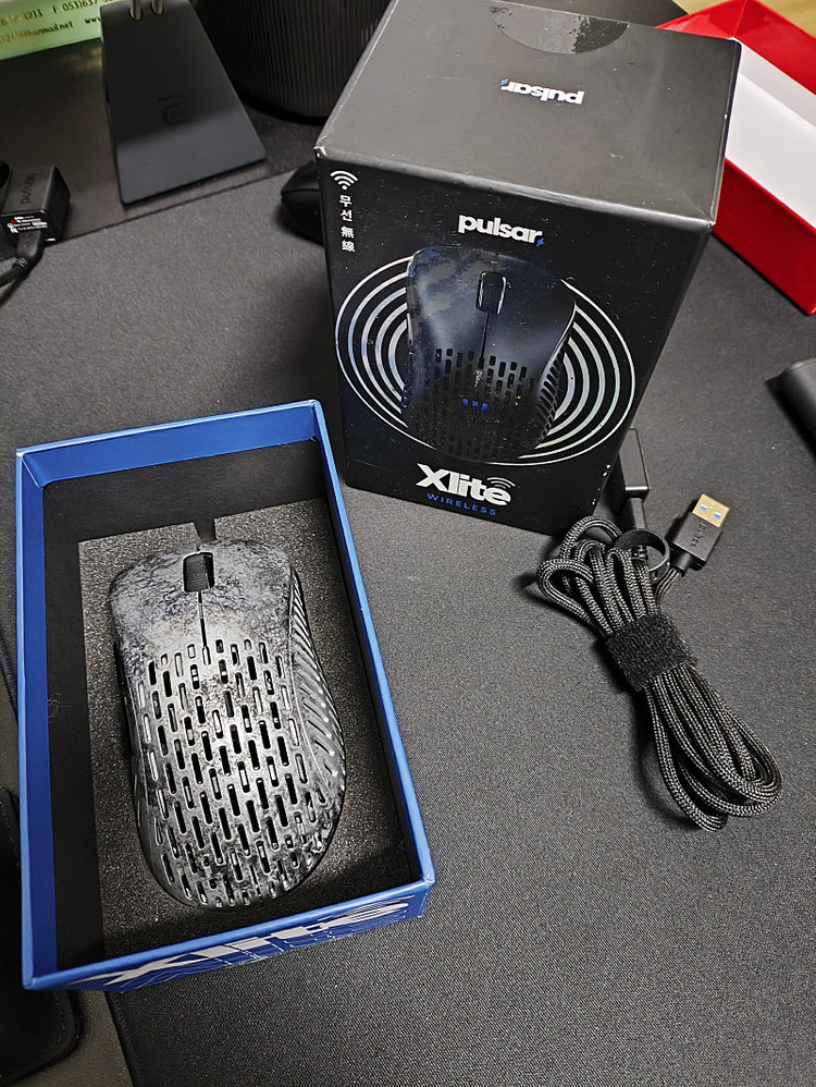 펄사 xlite v1 무선 게이밍 마우스 개인 도색 pulsar--3