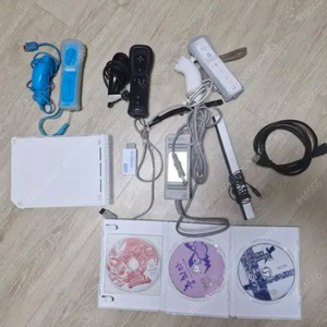 닌텐도 wii 본체 + 게임 3개 + 컨트롤러 3개