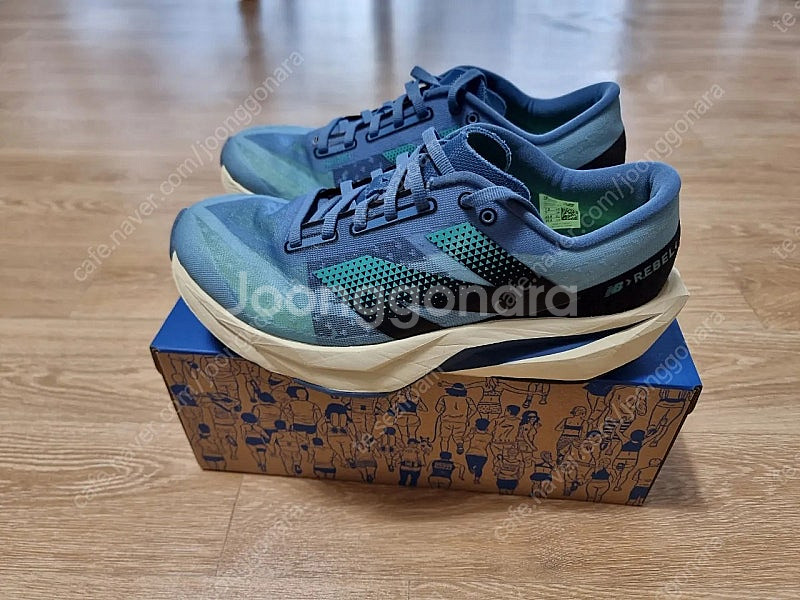 뉴발란스 레벨 v4 255 2e 판매합니다--0