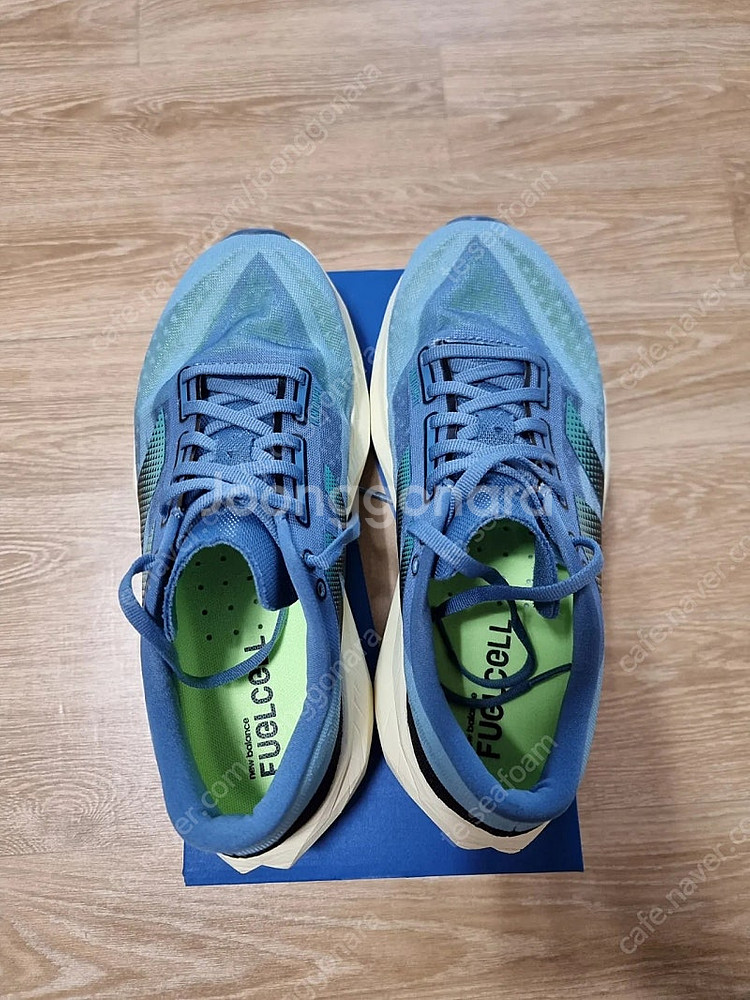 뉴발란스 레벨 v4 255 2e 판매합니다--3