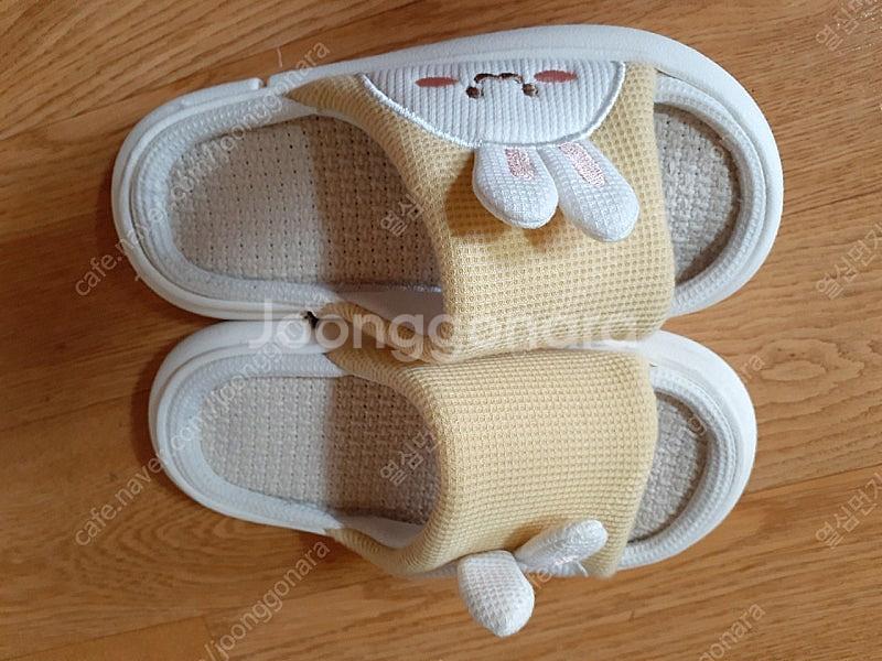 토끼 슬리퍼 사이즈250정도 귀여워요 편하게 보세요 5000원 직거래 가능해요--1
