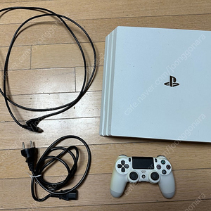 PS4 플스4 프로 1테라 팝니다