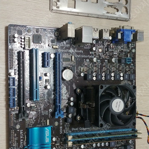 AMD A8-3870 , ASUS보드, ddr3 4g x 2 , gt520그래픽카드 (택포 3만원)