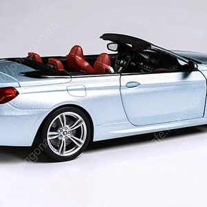 1:18 BMW M6 카브리오 실버스톤 딜러버전