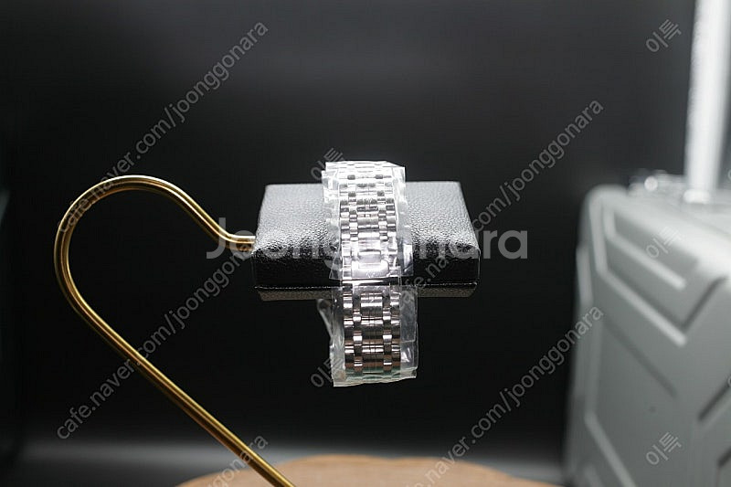 Carl F. Bucherer 존윅 시계 회사 아드나비--6