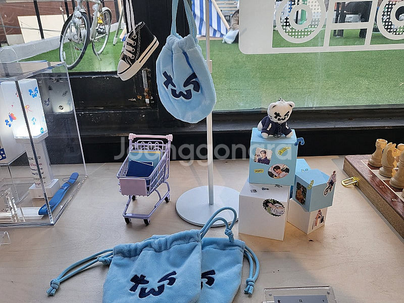 투어스 응원봉 키링 파우치 팝니다.--0