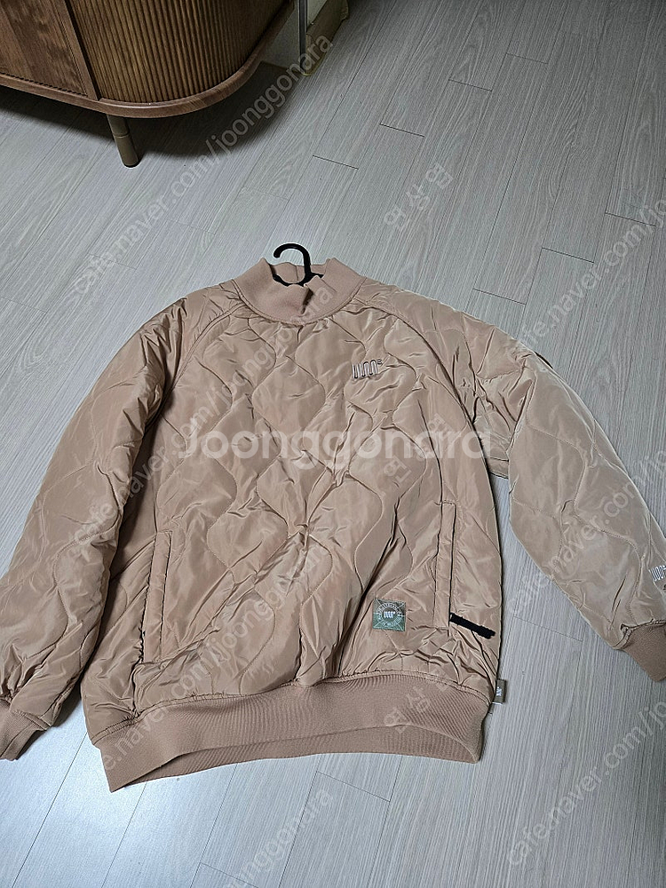 어스투 여성 빠방한 맨투맨 미디움--1