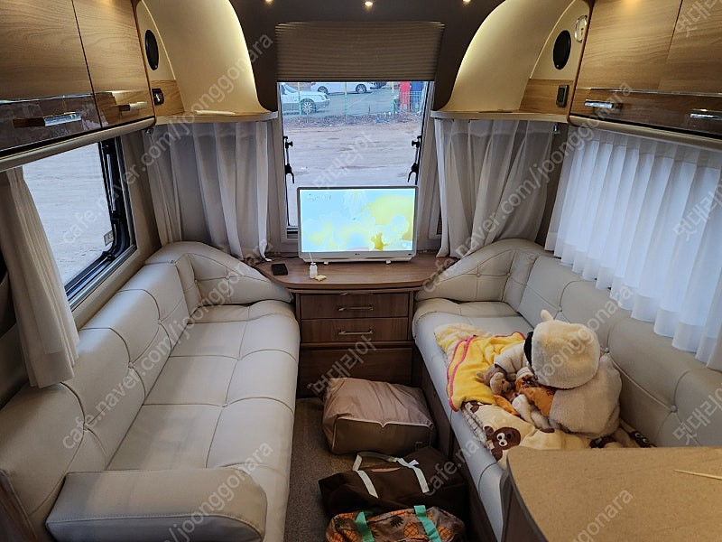 베일리 유니콘3 바르셀로나 카라반 투축 600급 노지 풀옵션--2