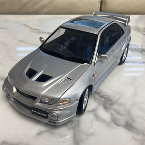 [급처분] AUTOart 1/18 미쓰비시 랜서 에볼루션(Mitsubishi Lancer Evolution) V/VI 실버