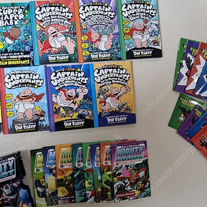 captain underpants 하드보드 책 8권, Mighty Robot 8권, Kung pow chicken 책 4권+ CD 4장 + workbook 1권, 일괄 택포 4만원