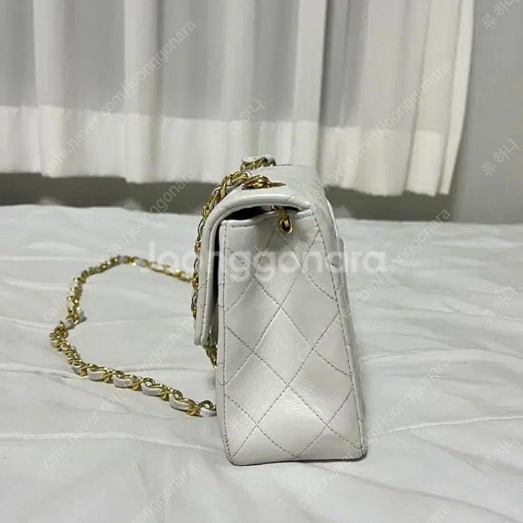 샤넬 쁘띠삭 램스킨 금장 화이트 (정품)--3