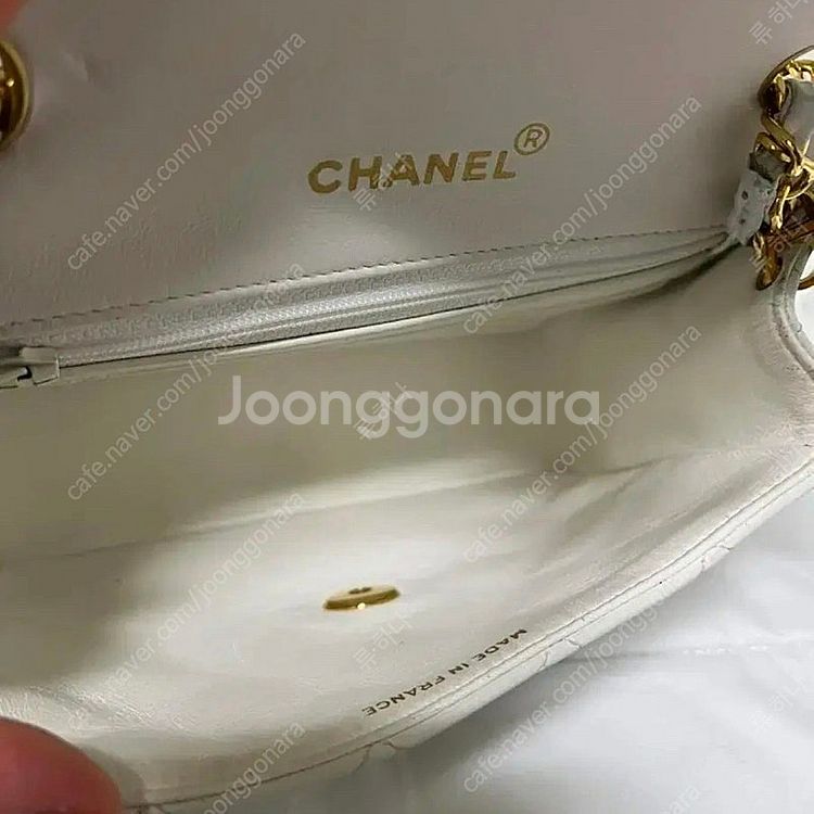 샤넬 쁘띠삭 램스킨 금장 화이트 (정품)--8