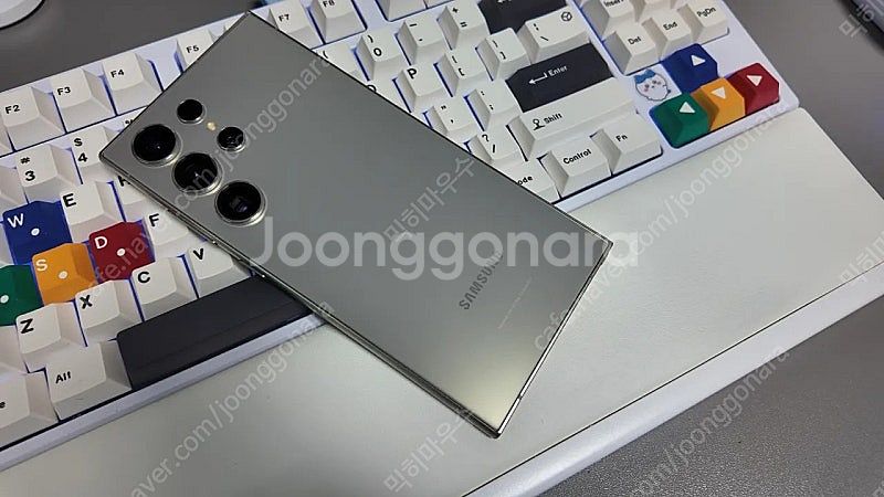 갤럭시 S24 울트라 티타늄그레이 1TB 팝니다 삼케O--0