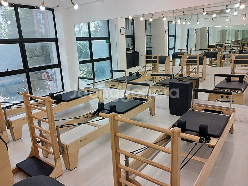 리바디필라테스 기구 캐딜락 리포머 바렐 체어 팔아요--0
