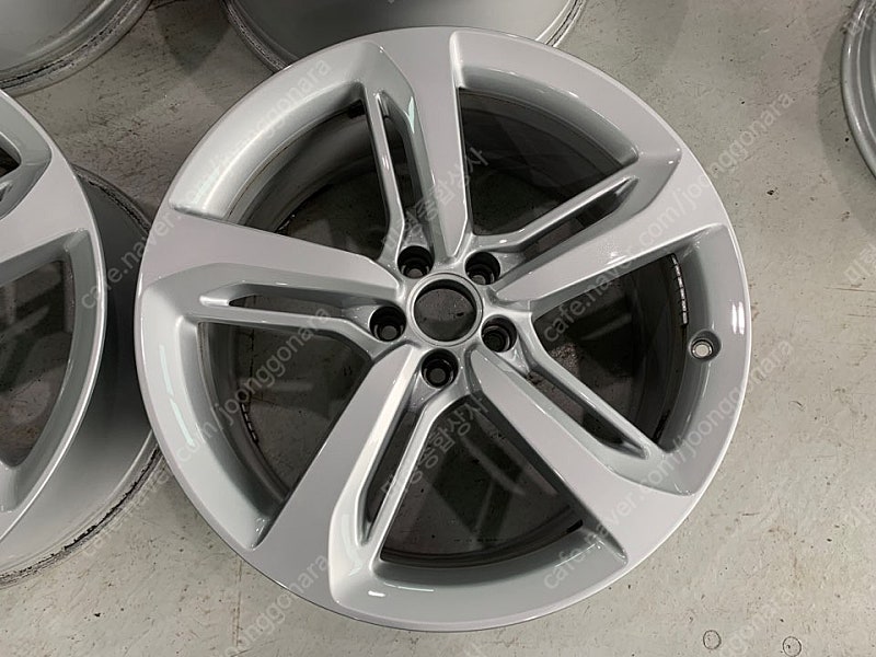 [판매] 아우디 A7, RS7 20인치 순정휠 팝니다.--0