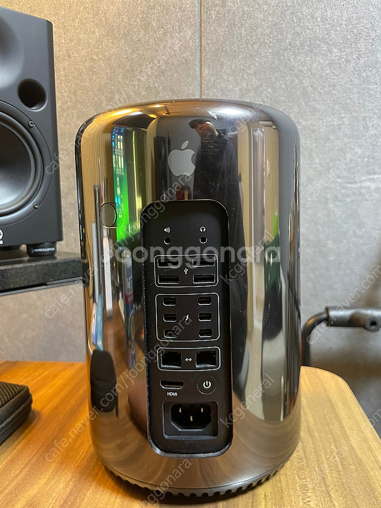 Mac Pro (Late 2013) 판매합니다.--1