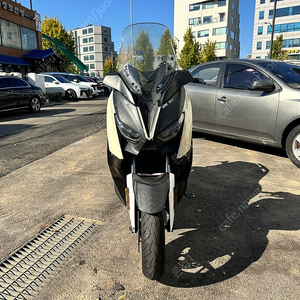 야마하 XMAX 300CC 화이트색상 판매합니다.