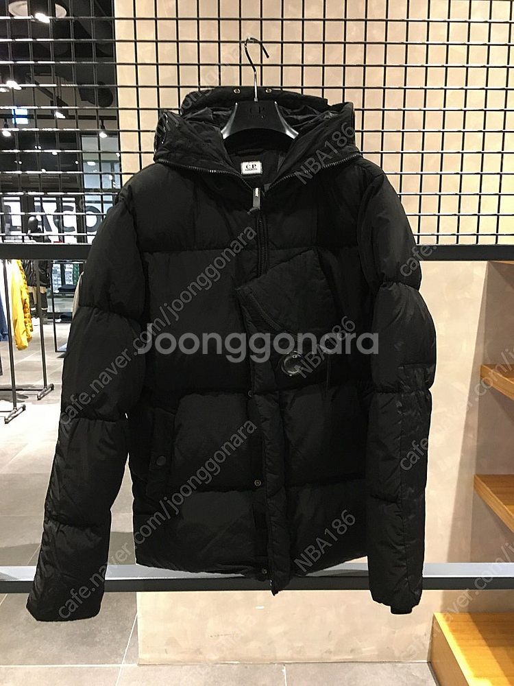 CP컴퍼니 가먼트 고잉 고글패딩 105--0