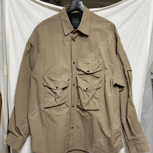 모이프 (AW24) GEAR POCKET SHIRT/SAND RIPSTOP 판매합니다.