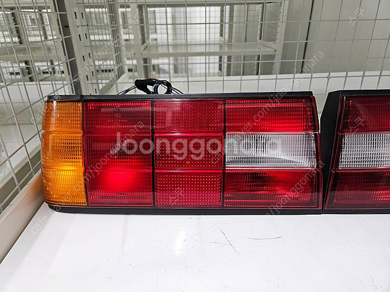 BMW E30 후기형 정품 테일라이트(후미등)--0