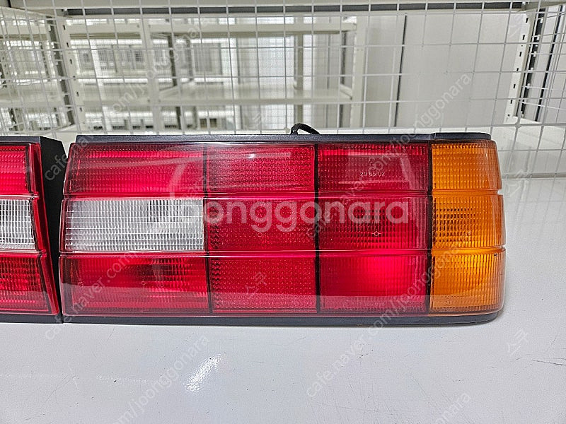 BMW E30 후기형 정품 테일라이트(후미등)--2