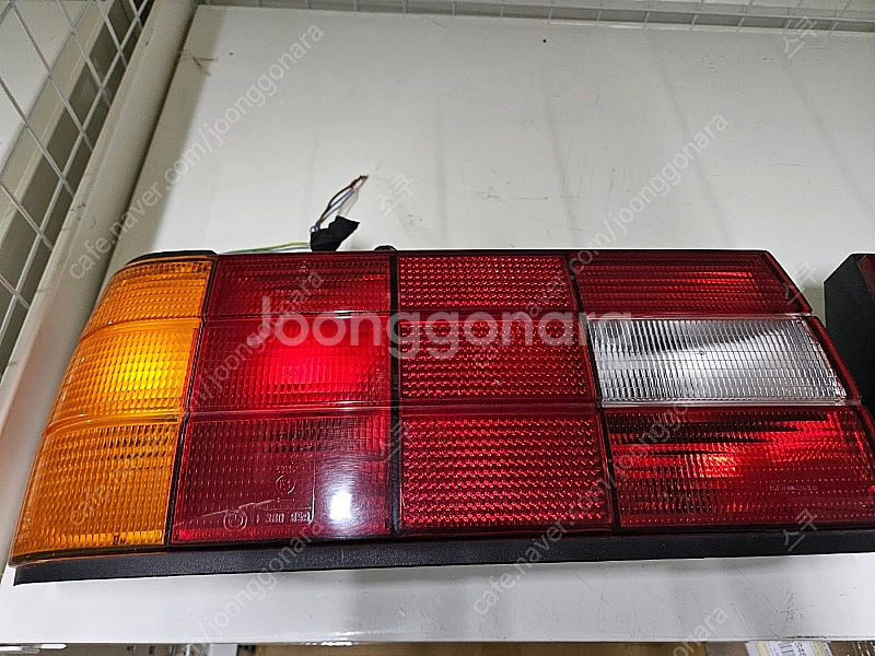 BMW E30 후기형 정품 테일라이트(후미등)--5