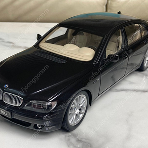 [급처분] KYOSHO 1/18 BMW 7시리즈 블랙