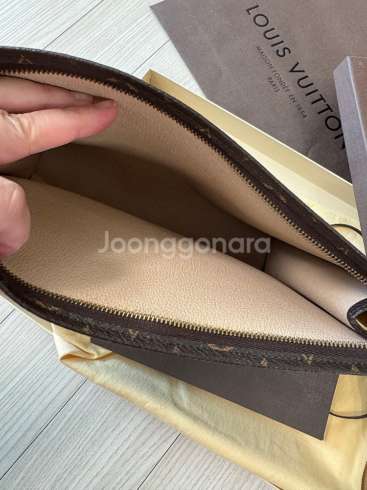 루이비통 모노그램 포쉐트 토일렛 클러치--4