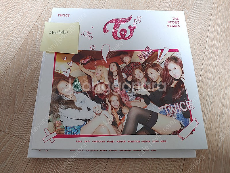 트와이스 미니 1집 THE STORY BEGINS 개봉...--0