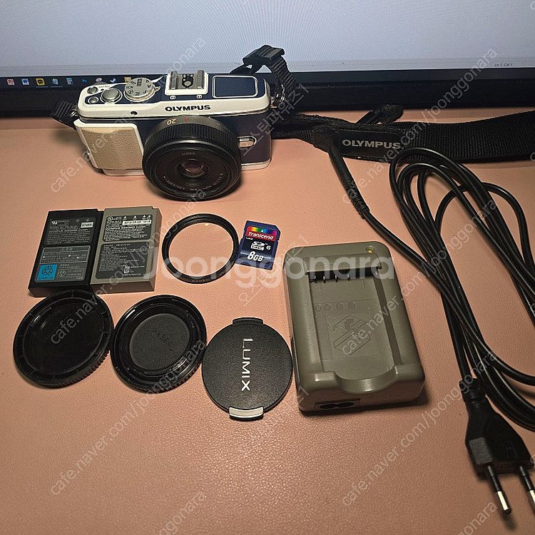 올림푸스 e-p3 화이트, 20mm 구형 팝니다.--0