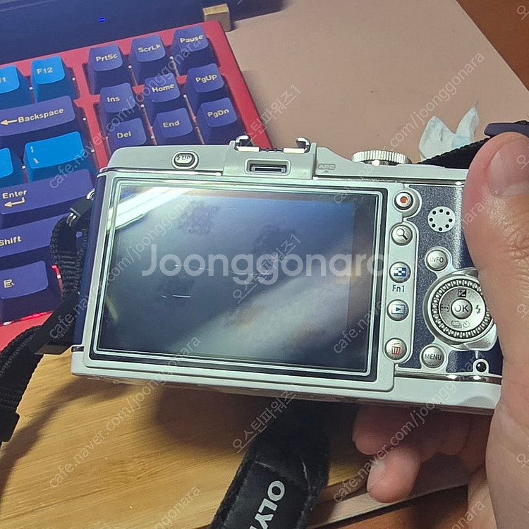 올림푸스 e-p3 화이트, 20mm 구형 팝니다.--3