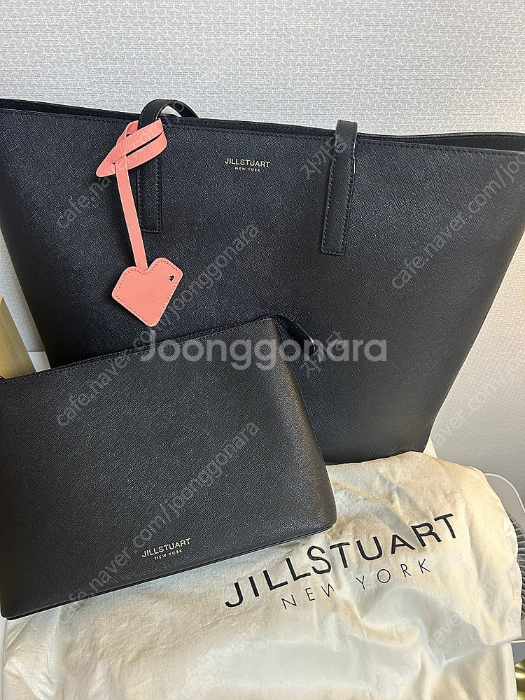 질스튜어트 뉴욕 하트 사피아노 쇼퍼백 블랙--0