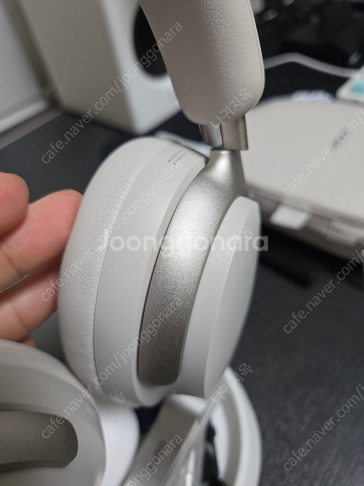BOSE QC ULTRA 화이트 스모크 (리퍼 새제품)--7