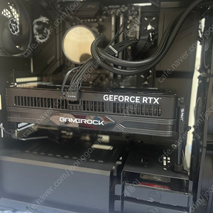 이엠텍 게임락 OC rtx5080 팝니다.