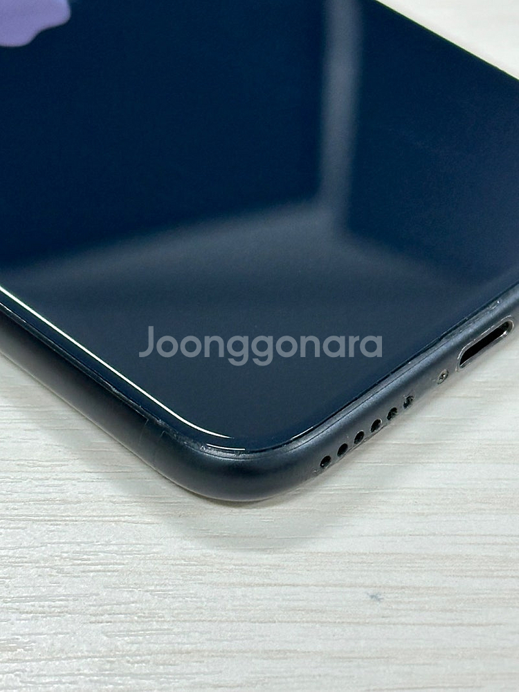 아이폰SE3 미드나잇색상 64용량 상태좋은 무잔상 단말...--6