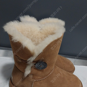 UGG 베일리 버튼 부츠 220