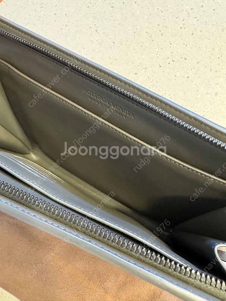 또가격인하)보테가베네타 도큐먼트 클러치 그레이 판매합니...--7