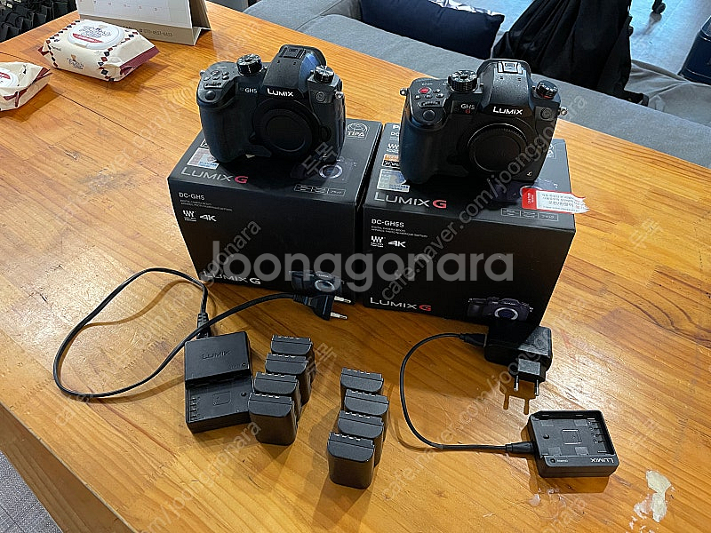 파나소닉 GH5 박스풀, 배터리4개 팝니다 (가격다운)--0