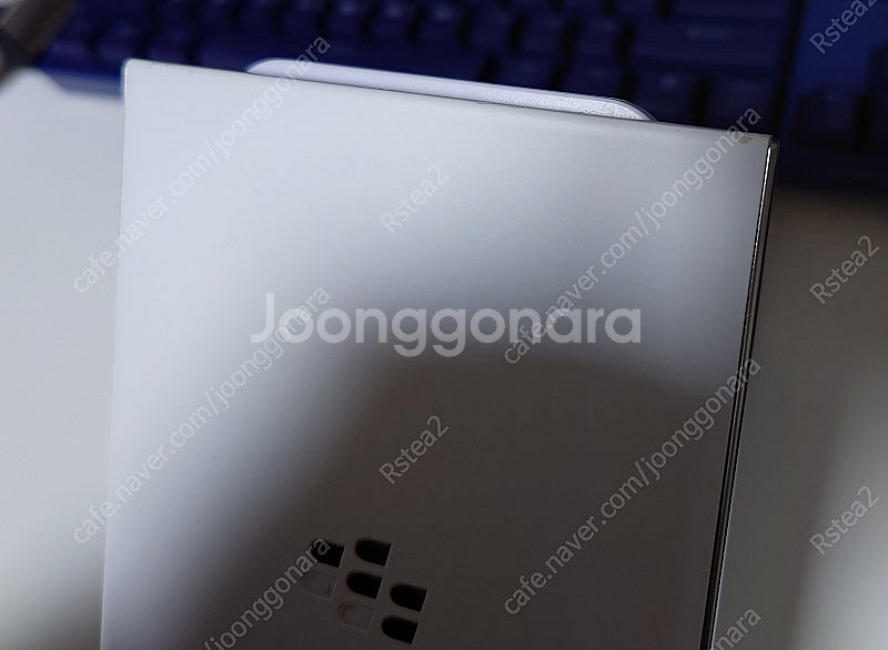 블랙베리 패스포트 화이트 판매합니다--8
