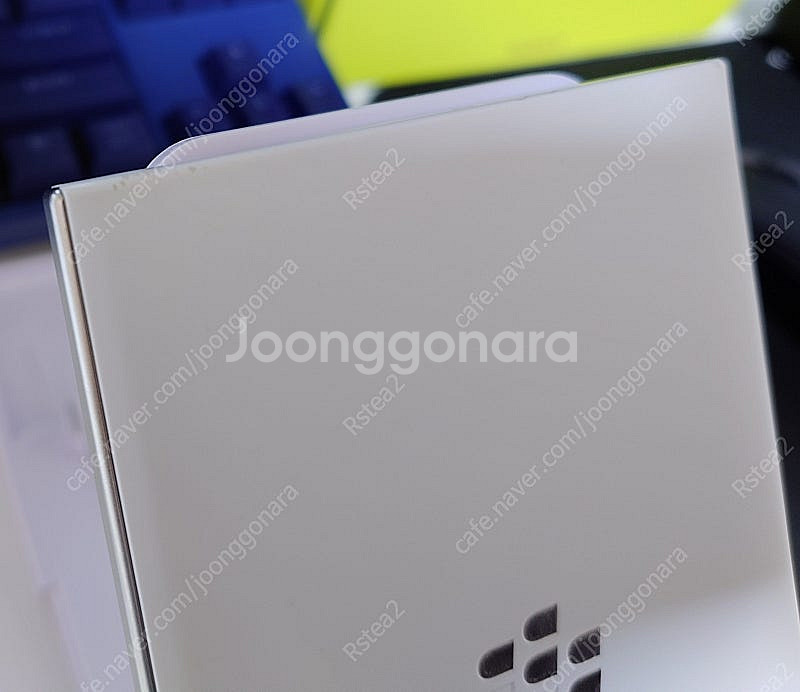 블랙베리 패스포트 화이트 판매합니다--9