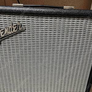 FENDER RUMBLE 펜더 럼블 25 베이스앰프 판매합니다.