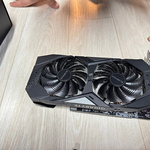 고장난 gigabyte 2060 8g 팝니다