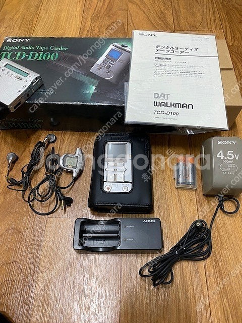 소장용 소니 포터블DAT(TCD-D100)판매하거나 타...--1