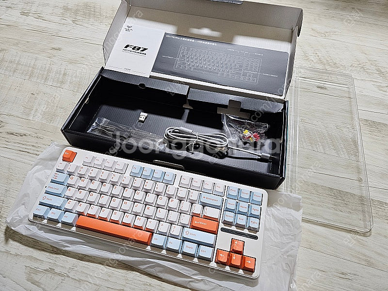 AULA 독거미 F87 Pro 황축 V3 판매합니다.--1