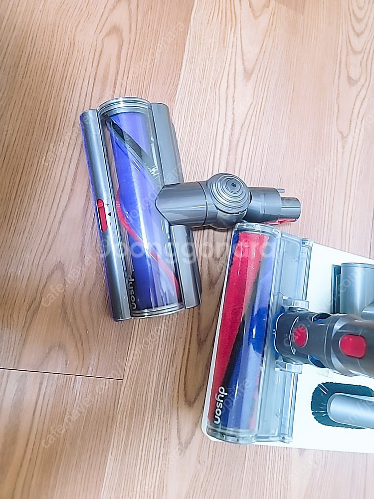다이슨 V10 카본파이버 무선청소기 +거치대포함--4