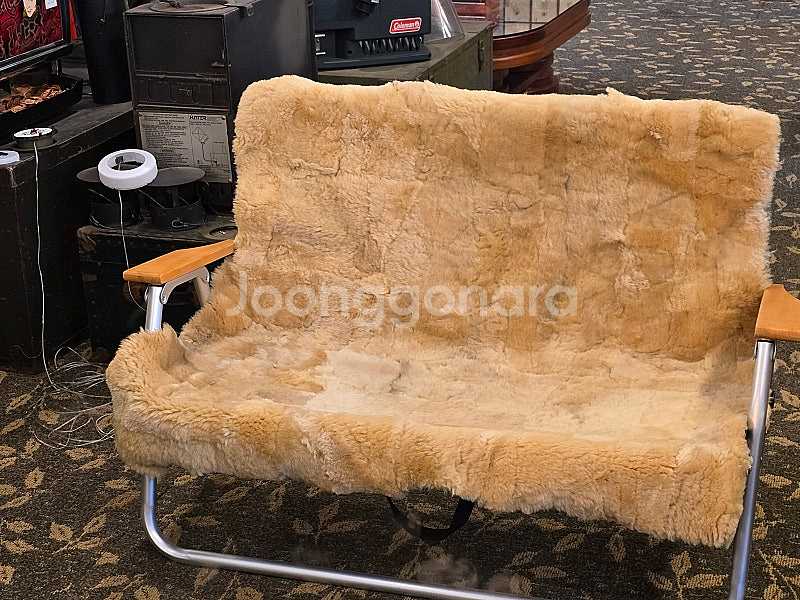 캠핑용품 판매 합니다.양털러그,혼다 발전기2.2,알미늄 척박스,캥거루털,미니카라반,캠핑트레일러--4