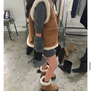 새상품)위아 무스탕 조끼